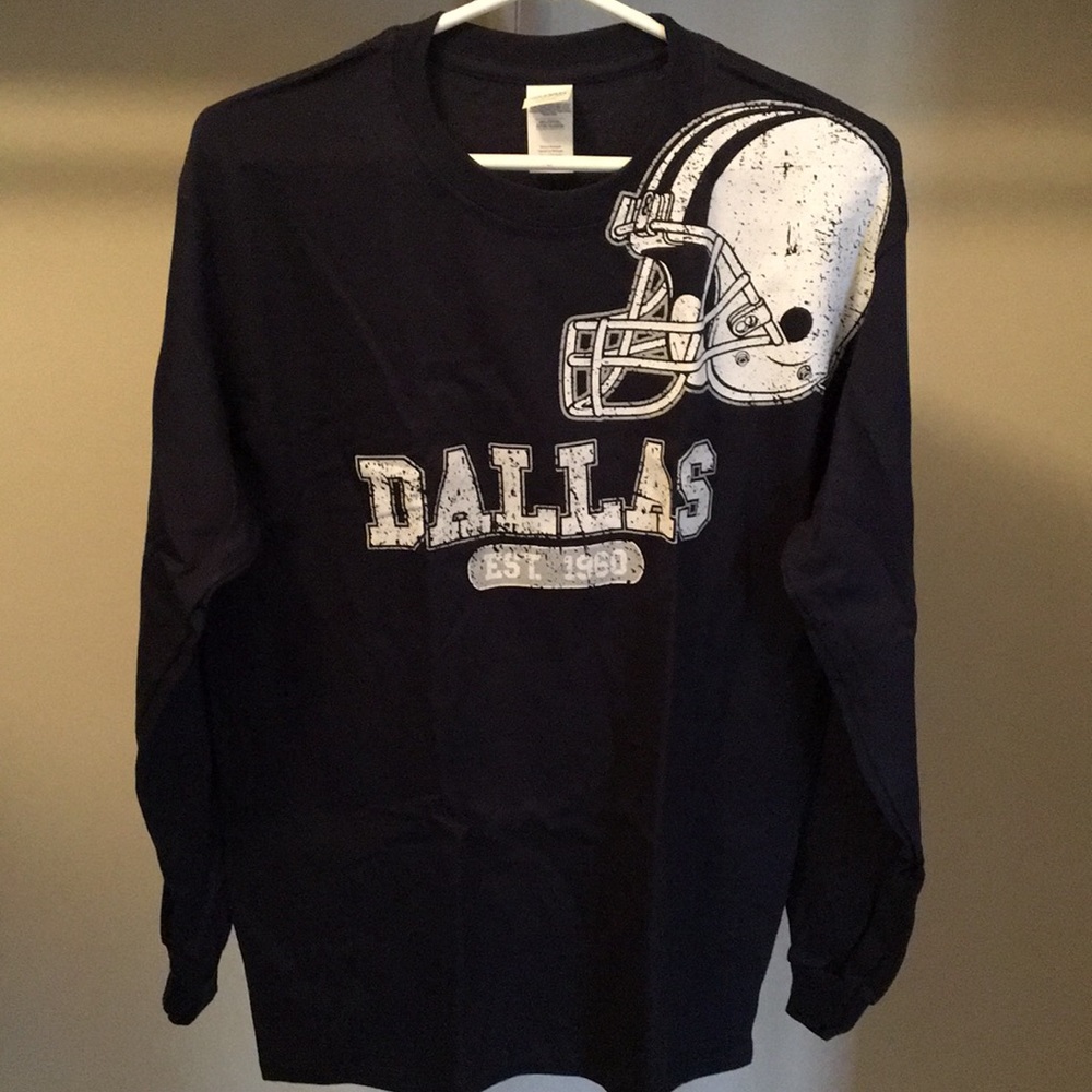 Gildan long sleeve t-shirt.  100% cotton